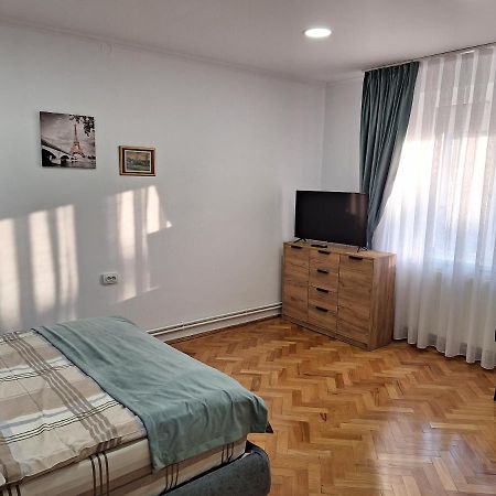 Black Eagle Central Unirii Square, 2 King Size Bedrooms, Free Private Parking Орадя Екстер'єр фото