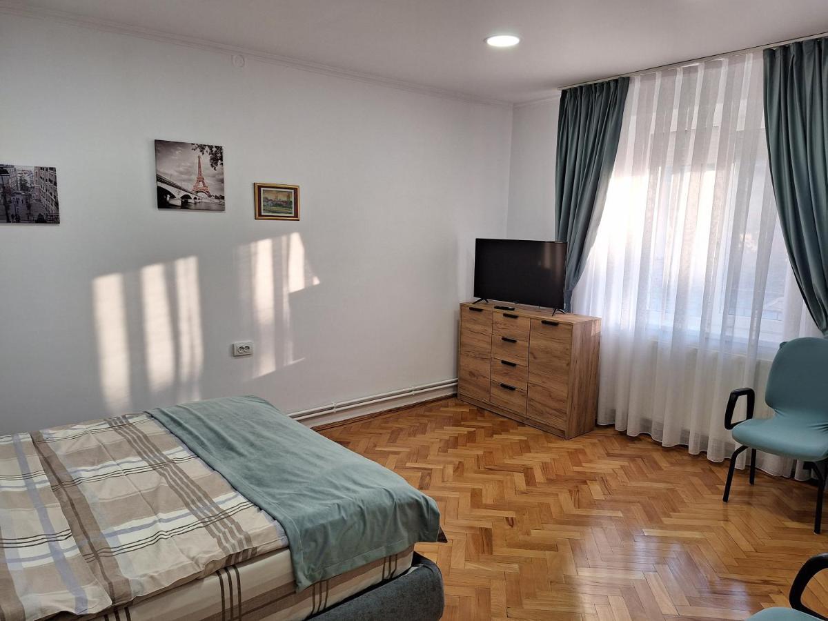Black Eagle Central Unirii Square, 2 King Size Bedrooms, Free Private Parking Орадя Екстер'єр фото