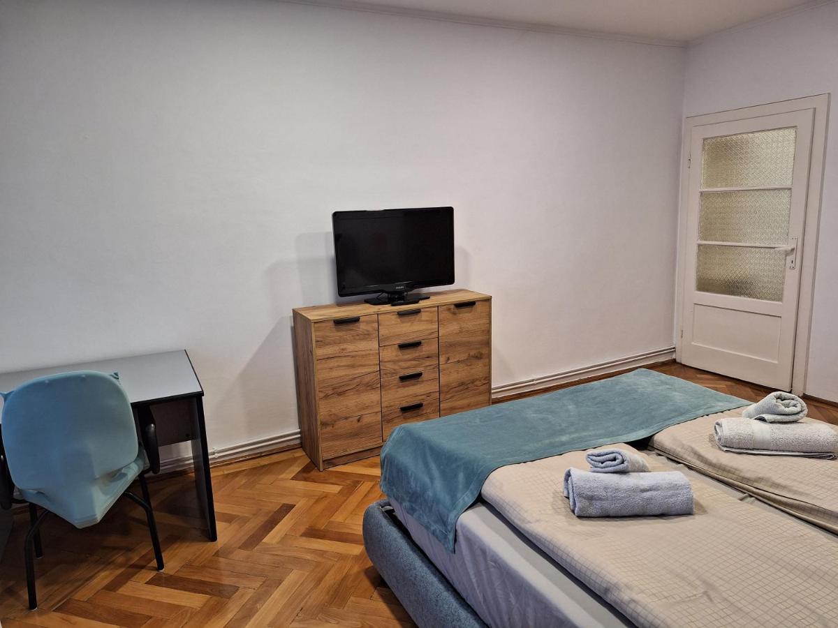 Black Eagle Central Unirii Square, 2 King Size Bedrooms, Free Private Parking Орадя Екстер'єр фото