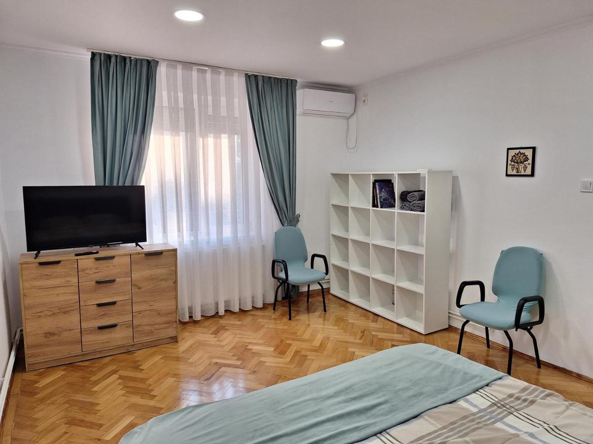 Black Eagle Central Unirii Square, 2 King Size Bedrooms, Free Private Parking Орадя Екстер'єр фото
