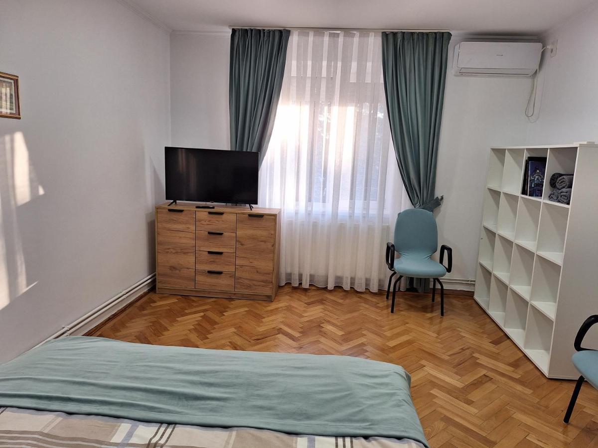 Black Eagle Central Unirii Square, 2 King Size Bedrooms, Free Private Parking Орадя Екстер'єр фото